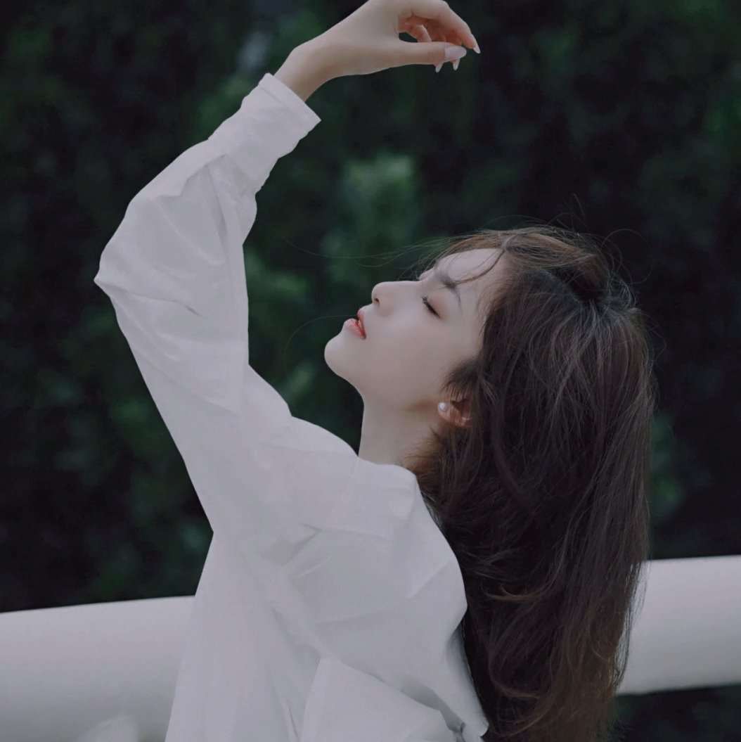 Alohilani468742's profile picture. Hiding my thoughts within the evening wind