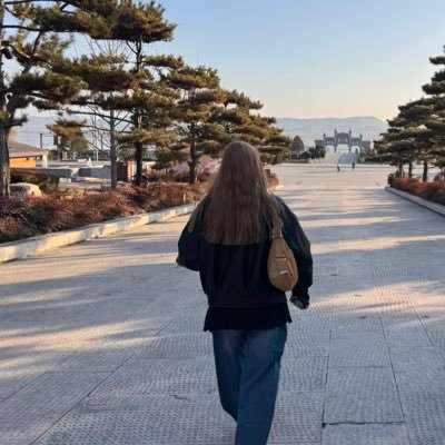 yinqitiyan's profile picture. 03年。超级蜜桃臀比肩宽。淫妻非绿，喜欢分享和女朋友爱爱日常。欲望强烈，每天三次起步 可客串单男（是我当单男，不是需要单男，私信前请读题），或者有单女一起玩（女朋友有点女性NTR想观战）