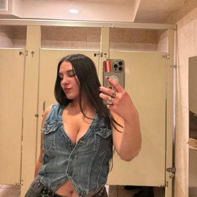 delfihtl's profile picture. To live for the hope of it all . Harry Styles & Sabrina Carpenter enthusiast. 25🏳️‍🌈🇦🇷