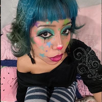 gaiadisruptiva's profile picture. sauce muy lloron 
.
para qué vivir si no para amar y luchar por la libertad