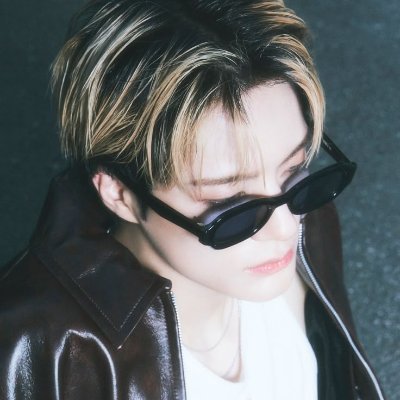 swaradjiwa's profile picture. ᅠ2000, SANDIWARA — Hidup cuma muter di dua situasi ; kadang ‘𝘸𝘢𝘥𝘶𝘩’, kadang ‘𝘺𝘢𝘶𝘥𝘢𝘩𝘭𝘢𝘩 𝘮𝘢𝘶 𝘨𝘪𝘮𝘢𝘯𝘢 𝘭𝘢𝘨𝘪’.