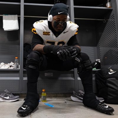 Denell0125's profile picture. business inquiries: @JonM_Salter