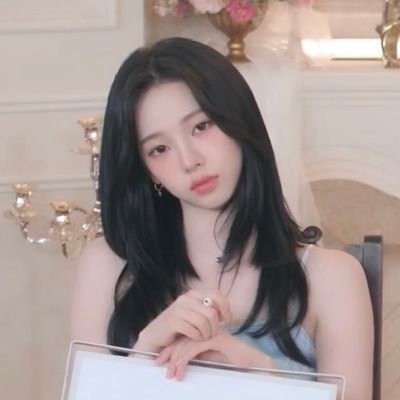 heyitsningie's profile picture. aespa, riize, meovv household