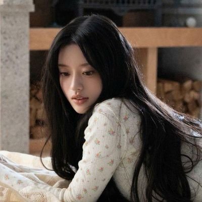 Manjpu's profile picture. Delicate as porcelain, warm as morning chai; grace wrapped in the softest blush, drifting like dawn mist over silent lakes, Park Minju.