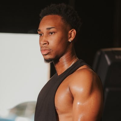 _rizzfitness's profile picture. (NEW PAGE) ✟ Faith Over Fear | 23 🇭🇹 📚 Doctor Physical Therapy ’26                        🦾 Move Better • Feel Stronger  IG _rizzfitness (140K)