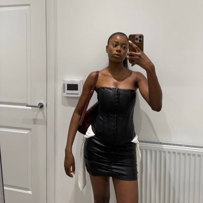 SimplyLolaaaaaa's profile picture. 