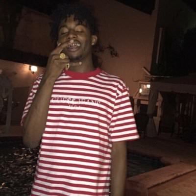 GawliUrvashi's profile picture. In a little corner booth, eye to eye no talk