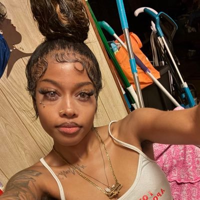 preshhh_01's profile picture. Pretty A$$ Freak cum Let me be your guilty pleasure 🌚😍. TELEGRAM 📲 https://t.co/MDSrdOaLZf