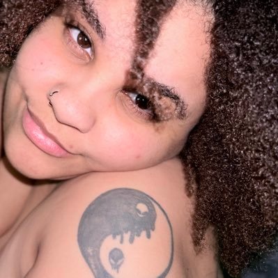 Paulinaasss_cx's profile picture. I adapt, which version of me do you know ? 🧘🏽‍♀️✨ @pemberton97 💍