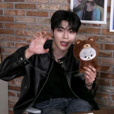 bagjeon14794558's profile picture. #박건욱 #장원영 #제로베이스원 #아이브 #제로즈 #다이브 🎤