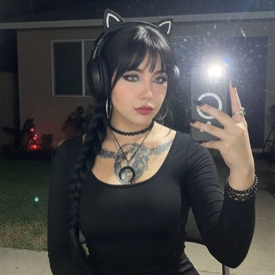 nonsalemwittch's profile picture. 𝟙𝟙𝟙 📿 filha de Oyá 🌪 @leao_zx 💍