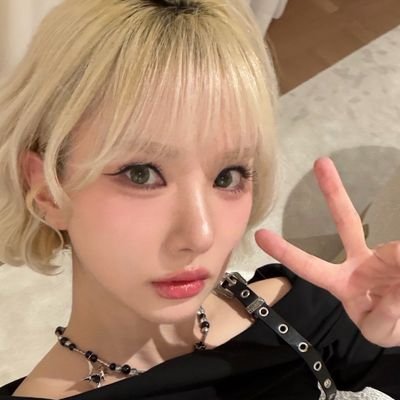 lovesvvz's profile picture. —☆ #은하 #GFRIEND thinker 🐰🤍
