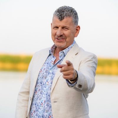 SeminoRossi29's profile picture. Don’t look at your feet to see if you are doing it right. Just dance.