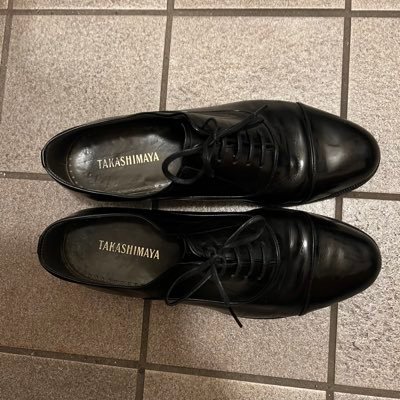 navylonghose's profile picture. ロングホーズと革靴フェチです。革靴とソックスの匂いにとても感じます。スーツ姿も大好きです！組合員です。裏垢です。165#66#66