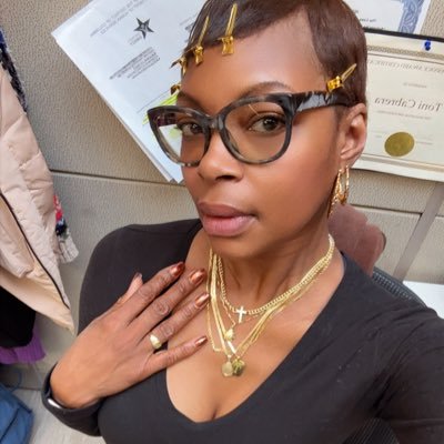 JustToniC813's profile picture. | “Everything I do is for The Bitches” | 👵🏾| Verbal Assassin | Shade Specialist | Occassional Book Nerd & Makeup Junkie | Sometimes, I’m Funny