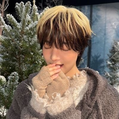 envidei's profile picture. @halazitta &t side acc 
| 27 - they/them - rps/rpf 🔞 - minors dni | req ok after reading strawpage  ↙️