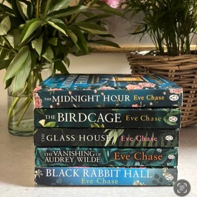 EvePollyChase's profile picture. 📚 Insta @EvePollyChase