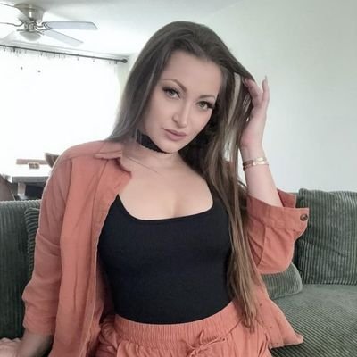 SophiaLisa44539's profile picture. Hey guys, Wanna chill and get to know each other👋? I'm stoked to learn more about you and have a fun convo 😊👍