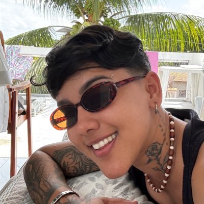 helenonacore's profile picture. nunca perco, é tudo troca