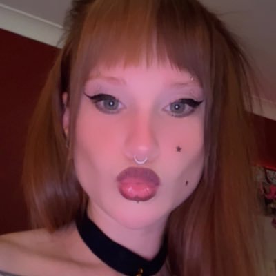 clarebearxx98's profile picture. 🖤 👅