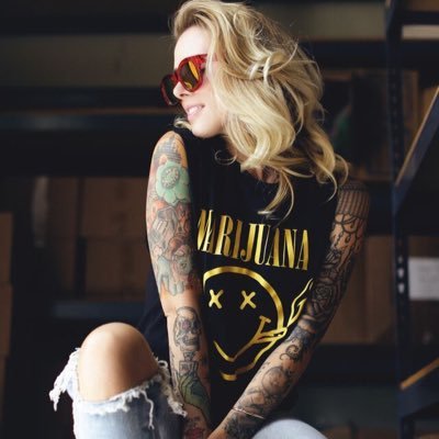 BadxOmcns's profile picture. I fell apart in your arms for the last time and I felt free.