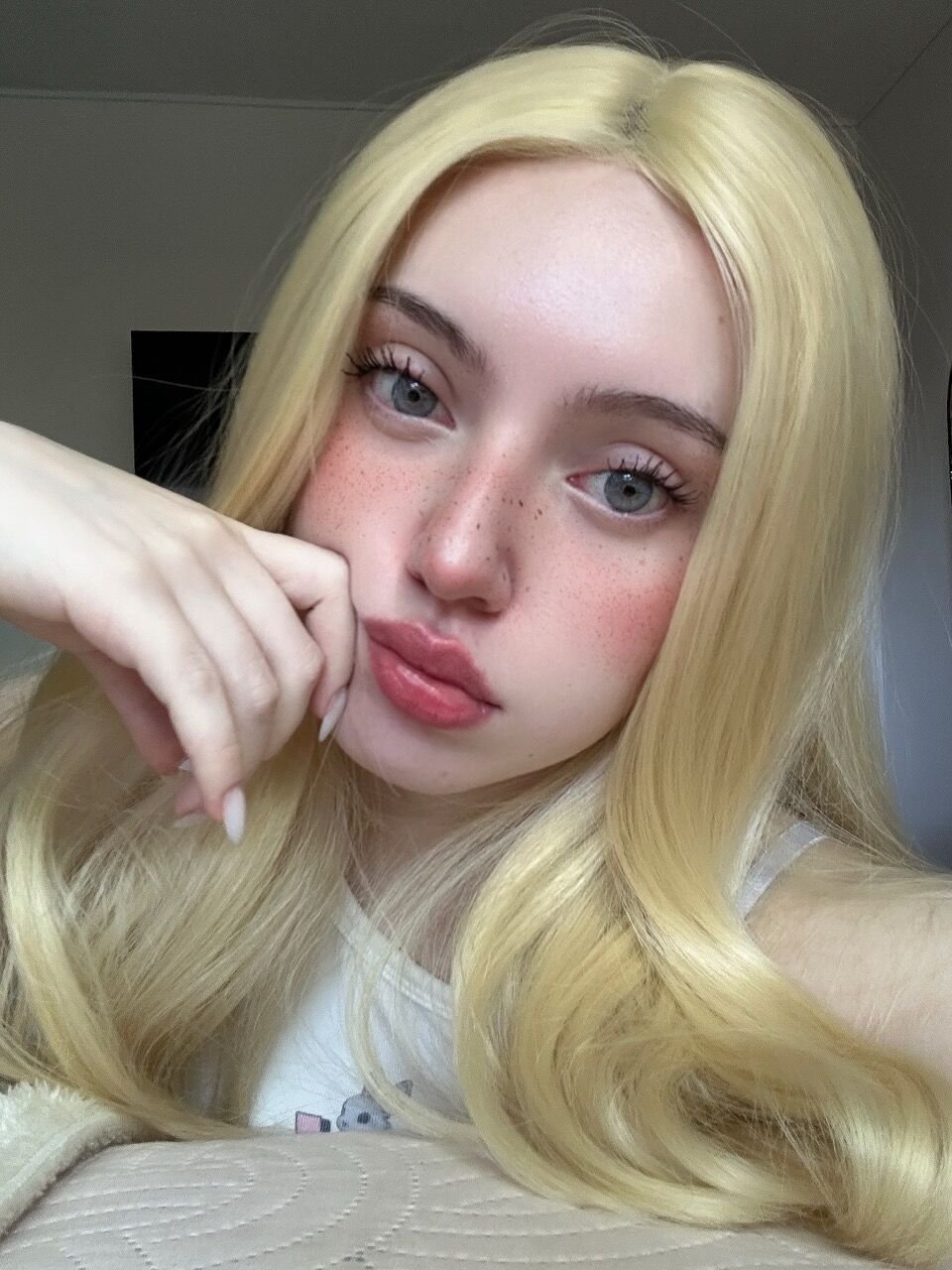 EleniG99945's profile picture. my favoritee song is the microwave beep, DM mee if u vibe tooo