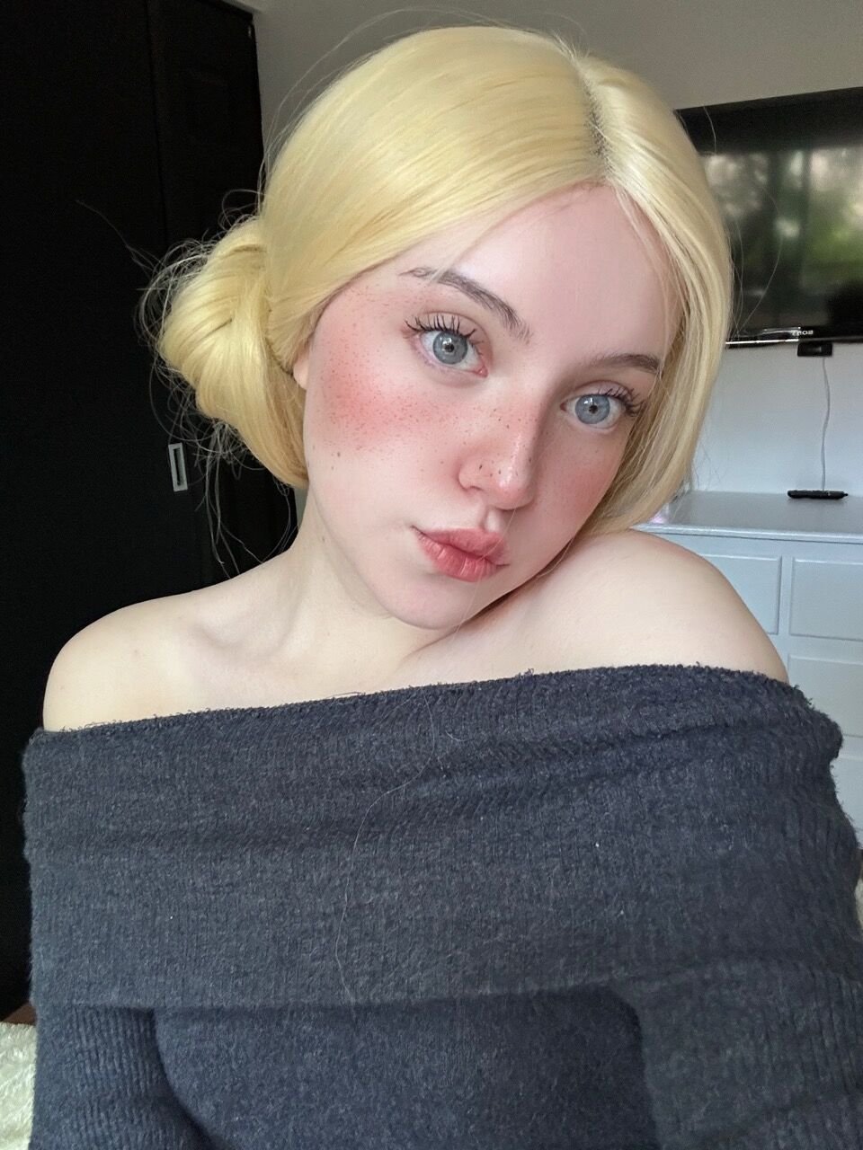 RemyC81902's profile picture. my bath is basically my therapy place, DM me for a session