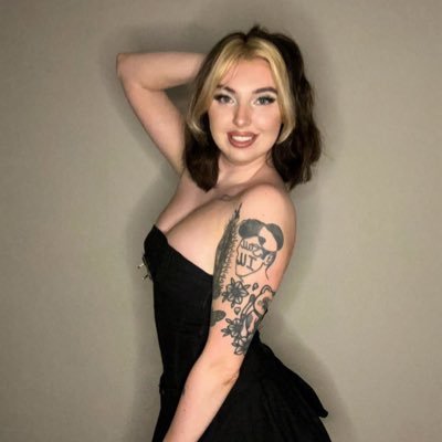 upmyallie's profile picture. natural born loser • learning folk catholic and woodlands enjoyer • 🏴󠁧󠁢󠁥󠁮󠁧󠁿