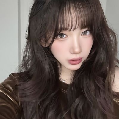 moucpn's profile picture. business account