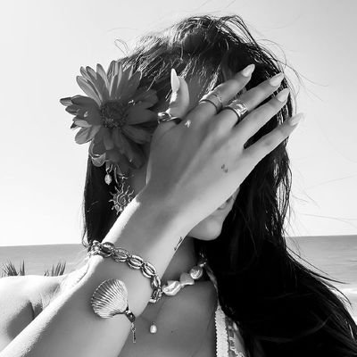 dylully's profile picture. 