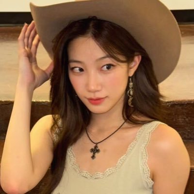 luvorsympathy's profile picture. freak girl with her freak interests | #1 sling fan