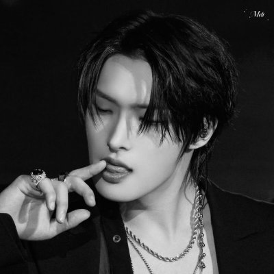 quietbloomjy's profile picture. 𖦹  WOLF × DEER  hybrid  
rural  veterinarian  ✧quiet  alpha  ·  gentle  instincts 
 ❀warm  hands  ·  calm  presence  ♡
sandalwood  fresh  grass  ·  forest air