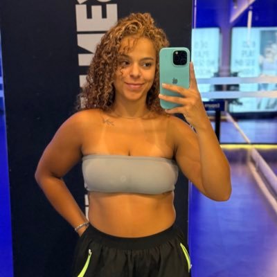 aborealll's profile picture. Escrevendo as merdas que cago pela boca em primeira mão pra vc rs