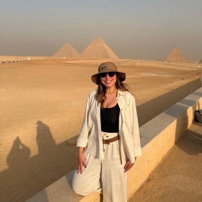 mapaulatm's profile picture. Uno no puede ponerse del lado de quienes hacen la historia, sino al servicio de quienes la padecen