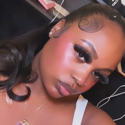 nyvvvvv__'s profile picture. damn son where did you find this 🔥