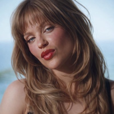 SonzaDeLua's profile picture. 🩵Central da Luísa Sonza 🩵Página de fãs | Olá lunaticos! Somos um portal de informações sobre o mundo pop 🌎