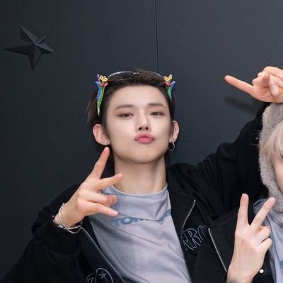 _eskrimcoklat's profile picture. akun ini untuk ngebucin 𝐓𝐗𝐓, 𝐀𝐍𝐈𝐌𝐄, dan baca 𝐀𝐔