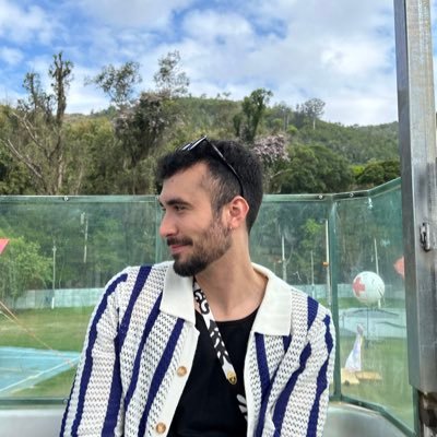 stutztutz's profile picture. Sempre sobrevivendo, mas nem sempre vivendo