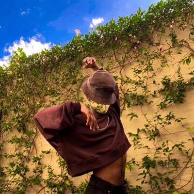 RoyaltyRoxx's profile picture. - main account: @Royalty_Rox