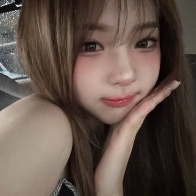 ieatglitter4's profile picture. edtwt cw 50.8 sw 55 gw 40 17+