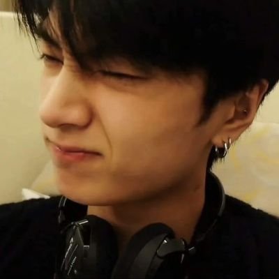 ungnyangnyyang's profile picture. txt | enha | wild blue