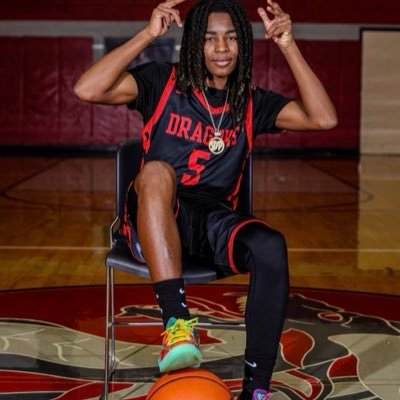 0Onlyy_4's profile picture. AGTG🛐#Eastdragon football ‘4 basketball ‘22 | Pg/Sg | | Wr/Cb | Akron | 5’6” 120 lbs Stats- 0 tds 3 Ints | 3.5 gpa | double sports athlete 🏀🏈 Class of 2029