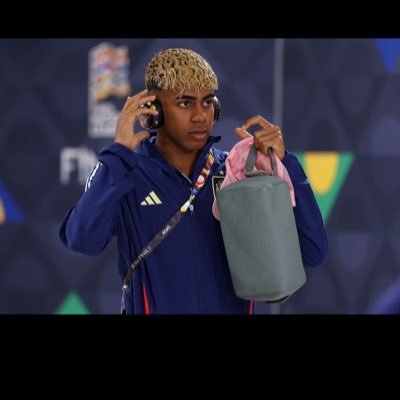 DestinyKwame56's profile picture. FC Barcelona💙❤️..king Wale,Blacko and Wizkid🤴❤️