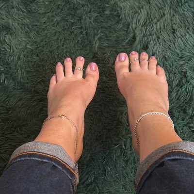 feettttttttbaby's profile picture. size 9 US/ 18+/ dm me for customs 😚🥰👣 cashapp $feettttttttbaby