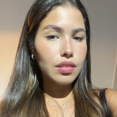 mirella_0707's profile picture. O que acontece no Twitter, fica no Twitter.