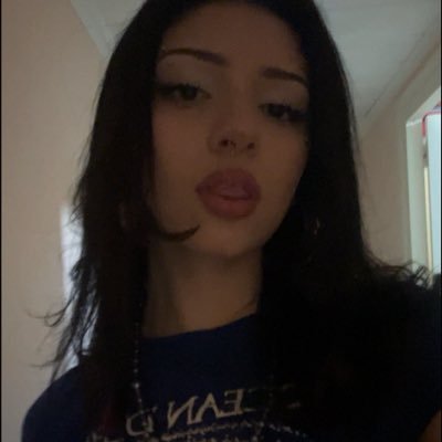 laputapesadaesa's profile picture. lana del rey enjoyer 💋