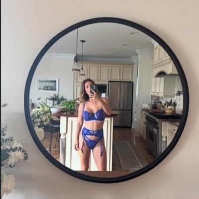 Lindawills65281's profile picture. 