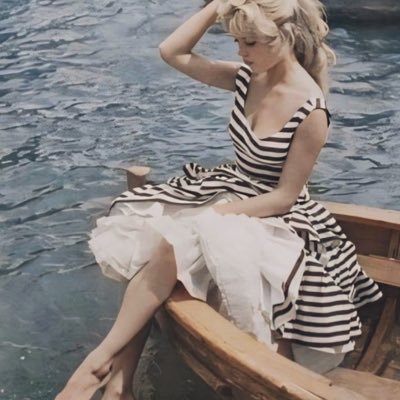 thebellemar's profile picture. my own sacred space