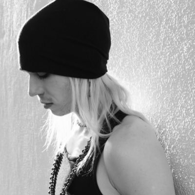 esoterisic's profile picture. wasup i love 2hollis andd i have an uh ed