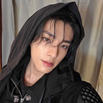 easylvcyfer's profile picture. la la la lost you 🎶